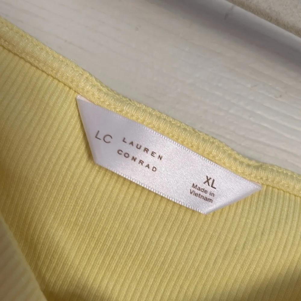 NWT LC Lauren Conrad finch yellow puff sleeve tie front bodysuit size XL - Picture 6 of 7